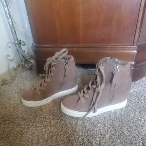 Sz 8 Steve Madden wedges. Hardly worn!